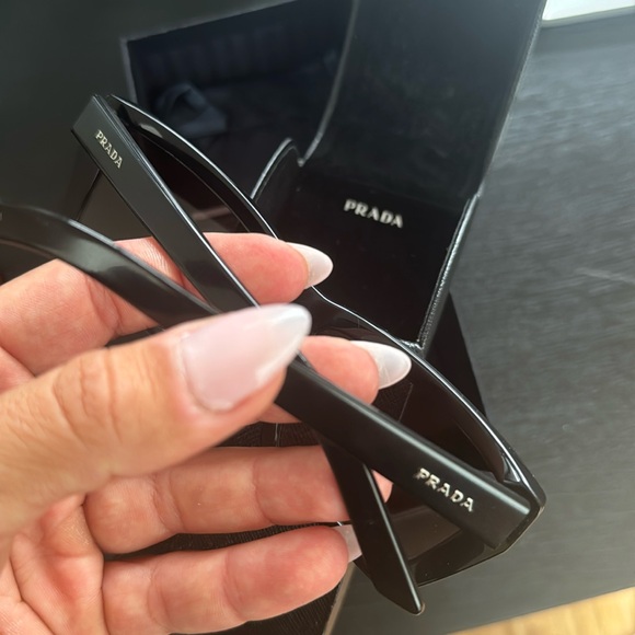 Prada sunglasses - Picture 2 of 6